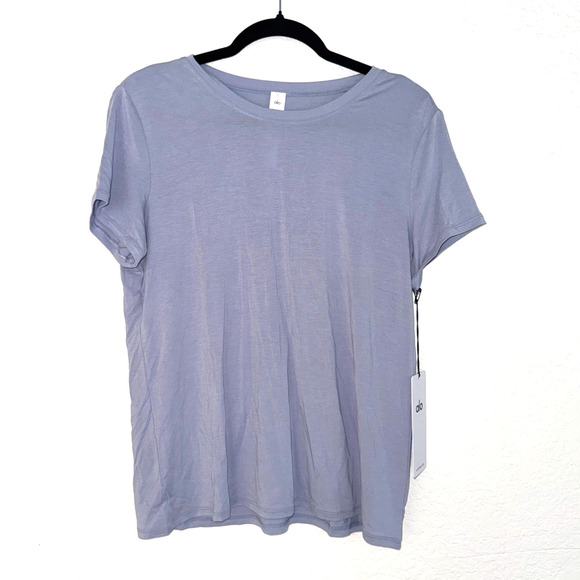 Alo All Day Short Sleeve Top in Winter Frost Color Size Medium NWT - Picture 1 of 3